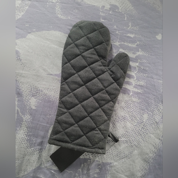 ⭐️Terminator Oven Mit⭐️ - Picture 2 of 3